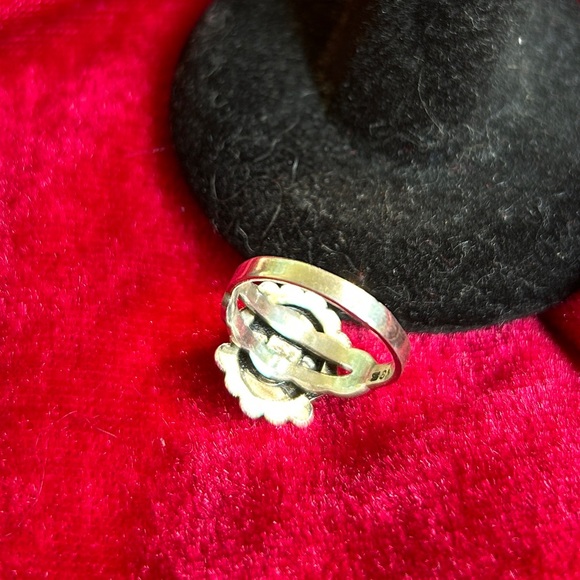 VINTAGE FLORAL CAMEO RING STERLING SILVER RING - Picture 2 of 4